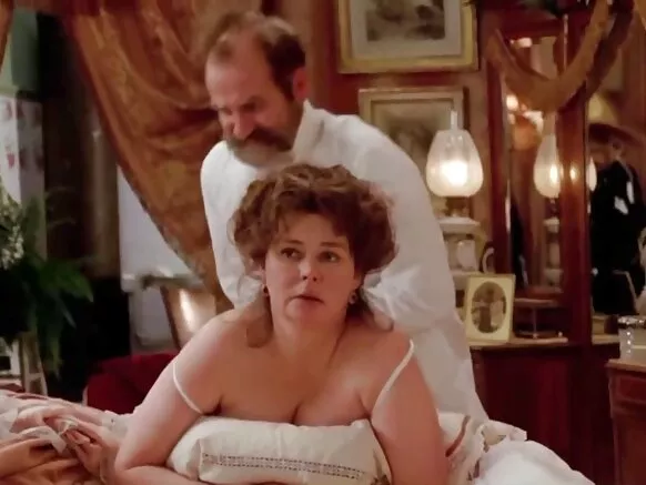 Films cinématographiques ya kosibana ya anal na basi ya mature busty Fanny Vintage na Alexandra.