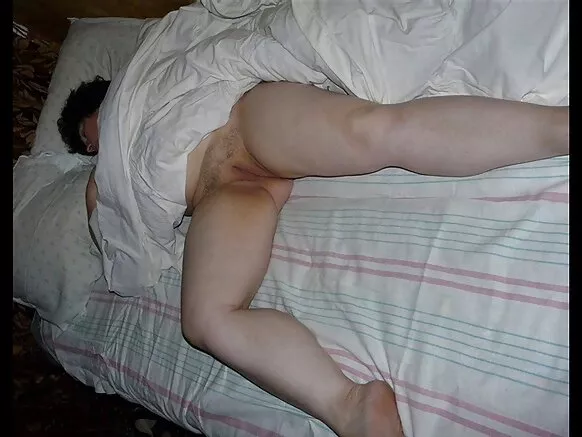 Sexe dur russe entre maman na mwana mobali, amateur mature sexy maman! Amateur ya bato!