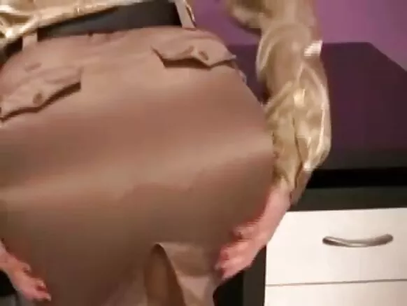 Ba vidéos misatu ya ndaku ya ba grannies matures - bureau ya moto.