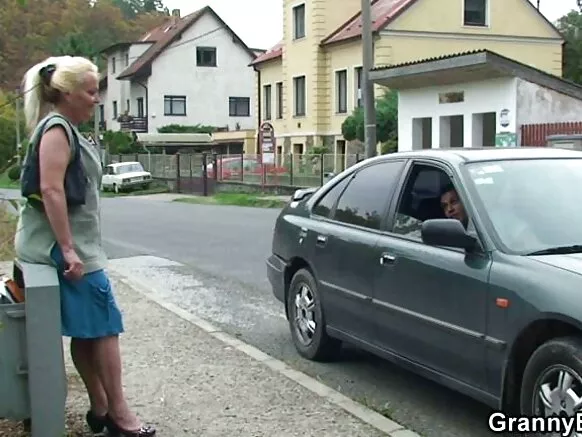 Battered old lady hot mature azuaki pe asibi ye ofele.