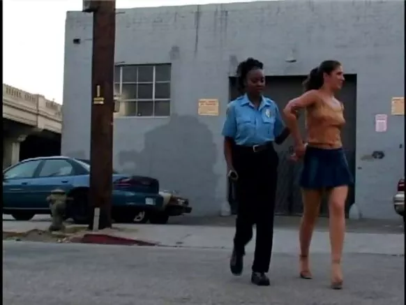 Kitoko ébène blonde lesbienne esclave ndumba alingaka kofanda na elongi na ye ya busty espagnol mature copine.