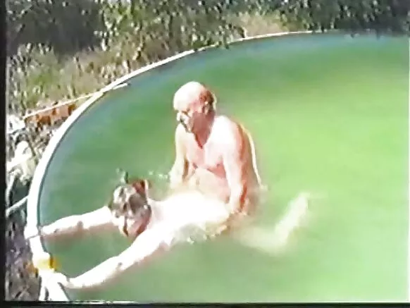 Couple ya mikolo xxx basi ya kala ya mexicaine bazali kosala sexe na piscine partie 1 esalelaka tweed.