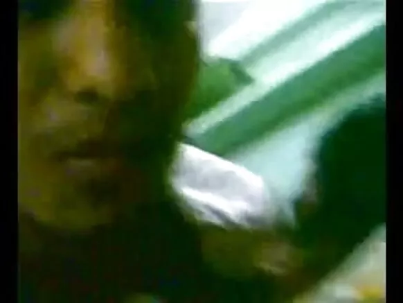Tantine indienne asibi noko na mabele minene, libolo munene te, vidéo pona neveu na ye.