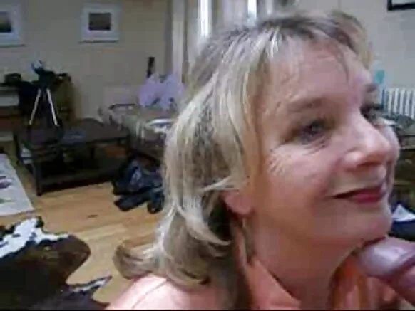 Mature noko jasmine apesi blowjob na ba lesbiennes, vidéo ya basi ya mikolo.