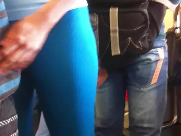 Madame moko très riche na ba noko ya suki na lycra bleu.