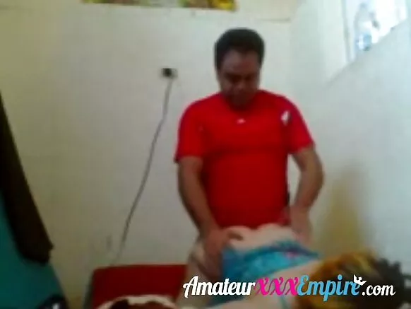 Libolo munene MILF asibi na noir. Na siba maman na salle de bain na mobali moko ya mabe.