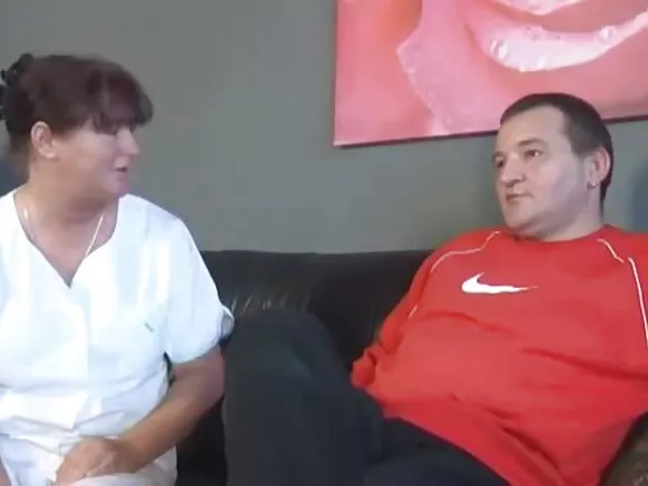 Video ya ba infirmiers matures allemands na ba vieux vierge.