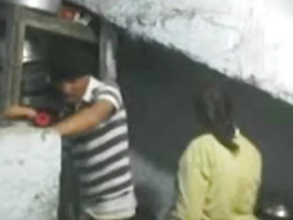 Indien du Nord na tantine mature Latina ya moto abongisi camera pe asibi ye.