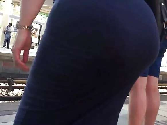 Espion na Mature na Libolo ya munene ya rond - Busty Orgasmique PAWG MILF - Libolo Voyeur.