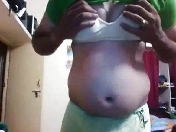 Hot Indian shemale amilakisaka ofele na basi ya mature video ya ndako na cam.
