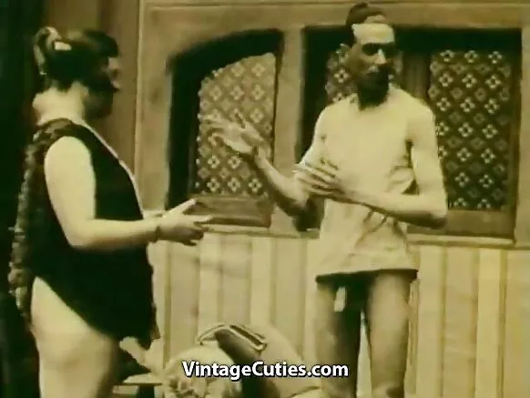 Ko masturber pe ko persuader ba noko ba sukola ba vieux ba punda minene vintage 20's.
