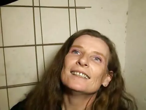 Elisa asibi xxx mature na vidéo ya ndaku epayi ya ba travailleurs français.