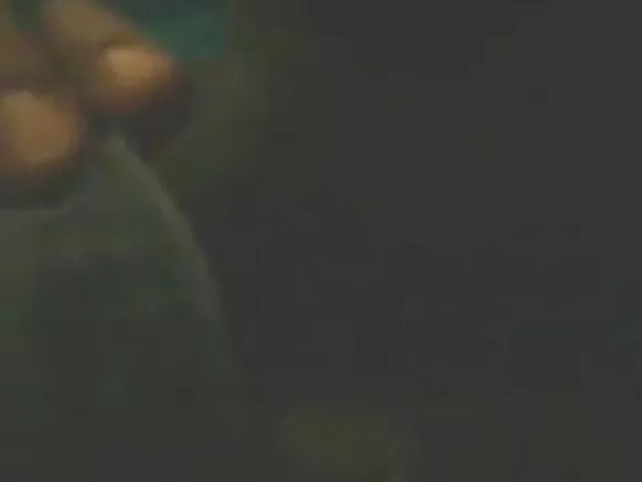 Mwasi ya Inde britannique na porno ya vieille dame kosala sexy striptease. Cum na mabele.