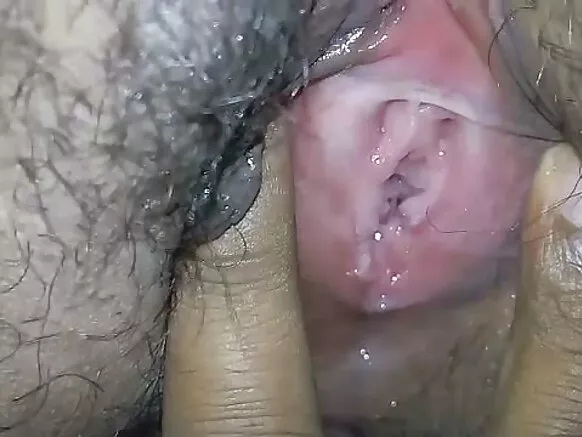 Indian desi milf asibi libolo ya suki ya dame ya moto tango azali kosimba clitoris na ye.