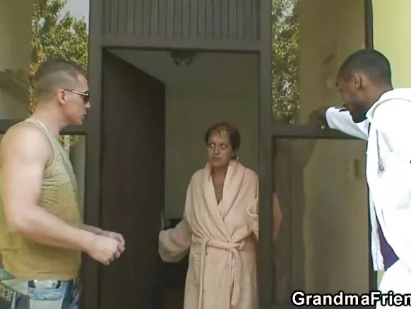 Noko na désespoir, madame solitaire xxx asibi ye moko na ba gars mibale.