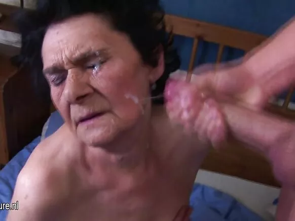 Granny amateur alingaka goût ya kala ya kosibana ya jeune cum.