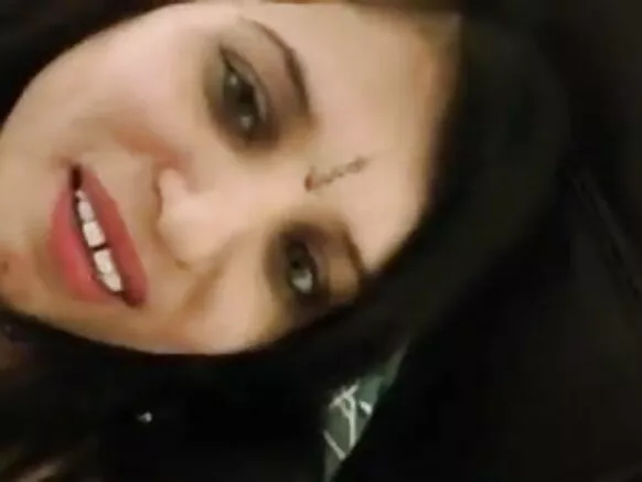 Sexy amateur indien mwasi na saree espagnol a maturer.