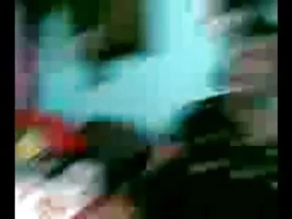 Garçon indien ameki kosepela na molingami na ye na kotalaka ba vidéos ya ofele ya ba noko basibaka tantine secret na mabele minene.